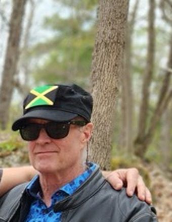 Steve 'Dirnt' in his Jamaican-flag cap